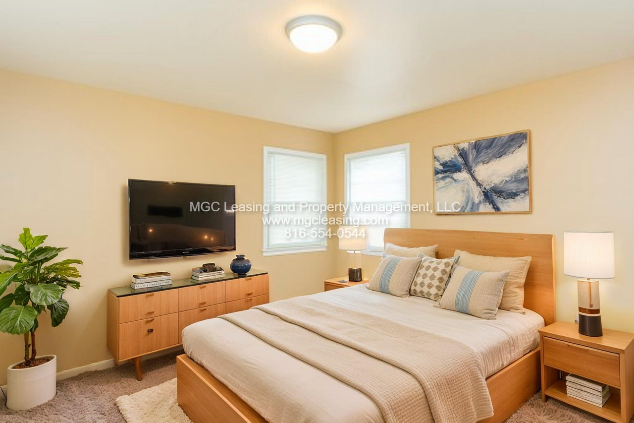 10407 E 78th Ter - Photo 5 of 9