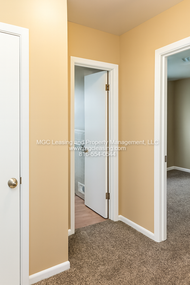 10407 E 78th Ter - Photo 7 of 9