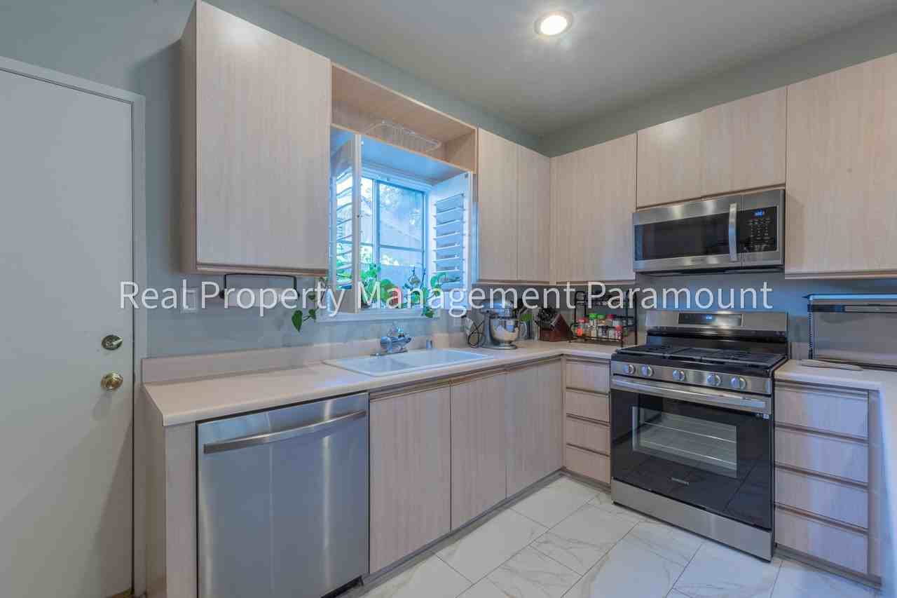 856 W Beach Ave #17 - Photo 7 of 20