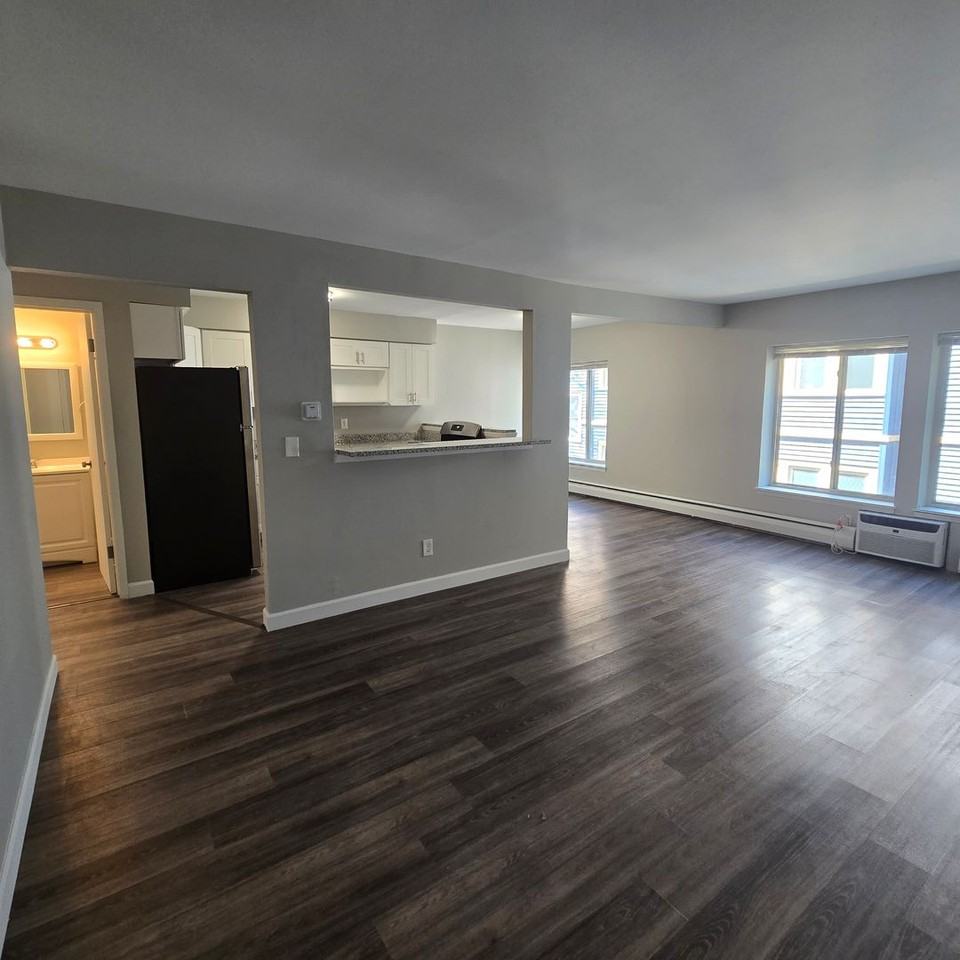 2465 N Frederick Ave #201 - Photo 4 of 12