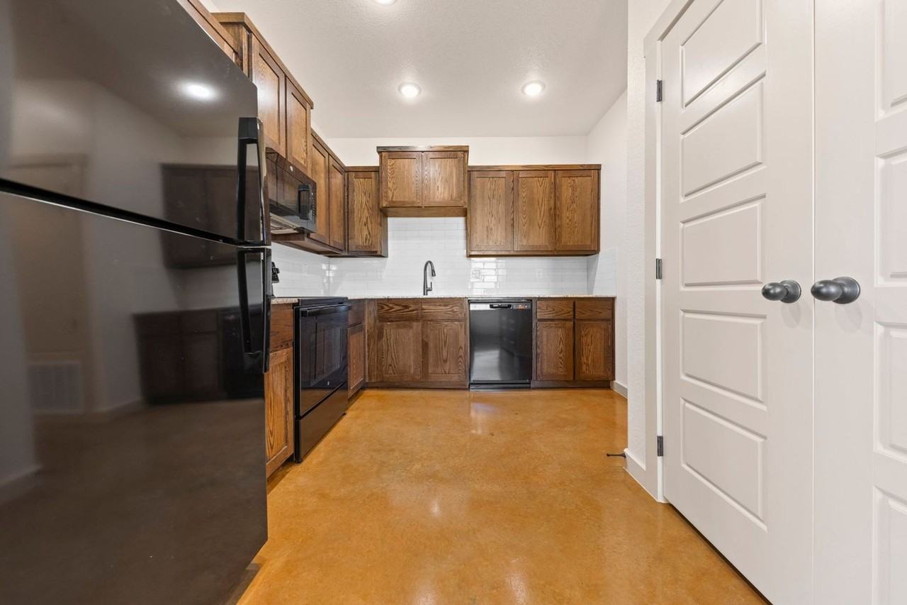 1912 Caspian Trail - Photo 2 of 24