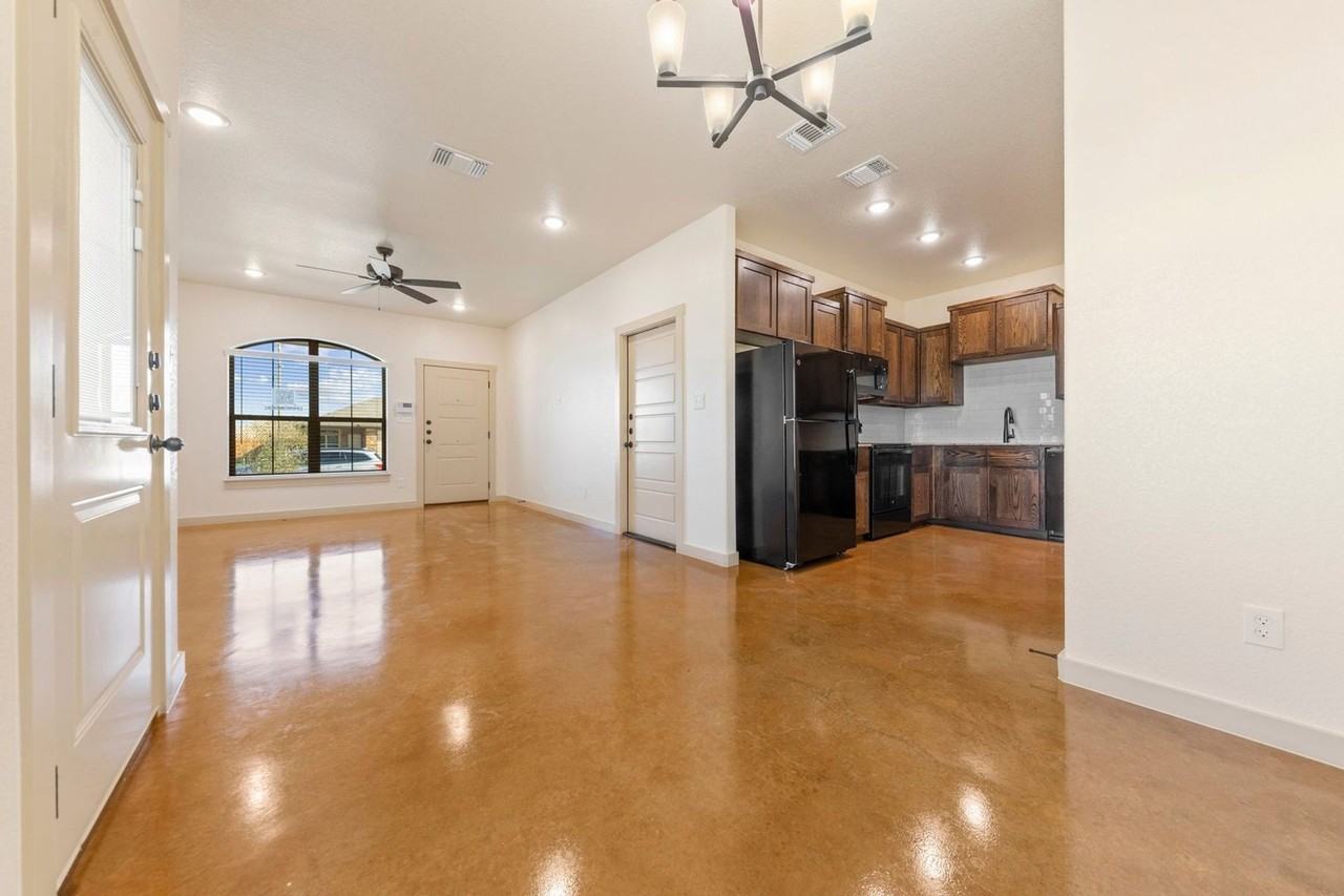 1912 Caspian Trail - Photo 3 of 24