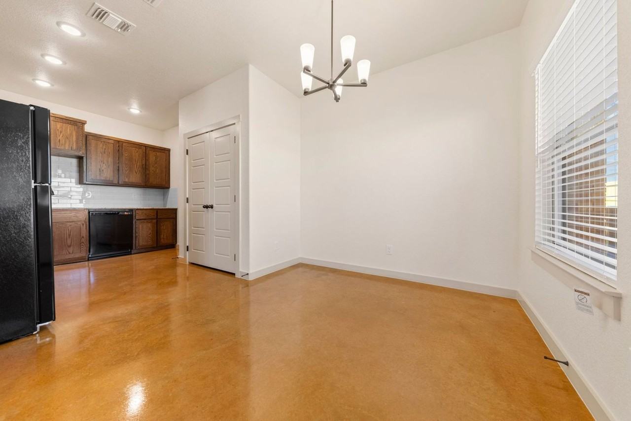 1912 Caspian Trail - Photo 4 of 24