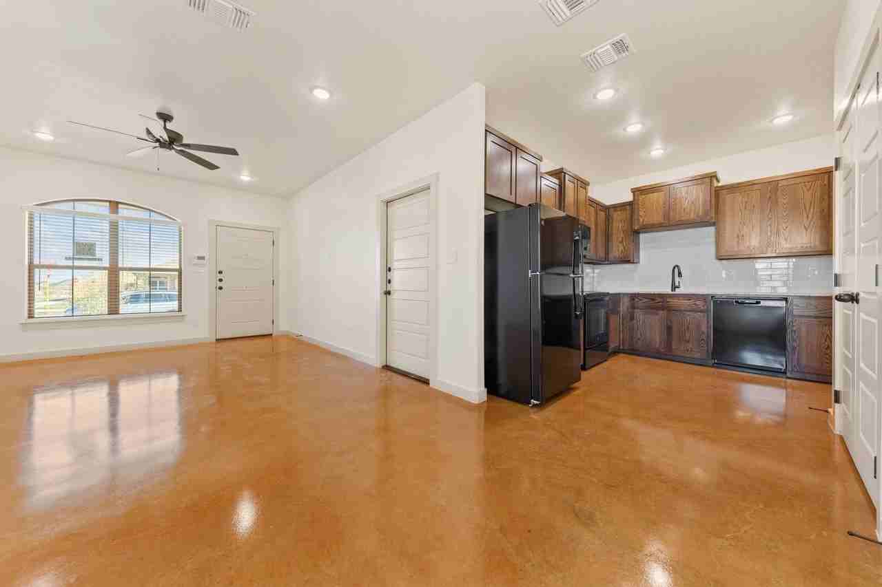 1912 Caspian Trail - Photo 7 of 24