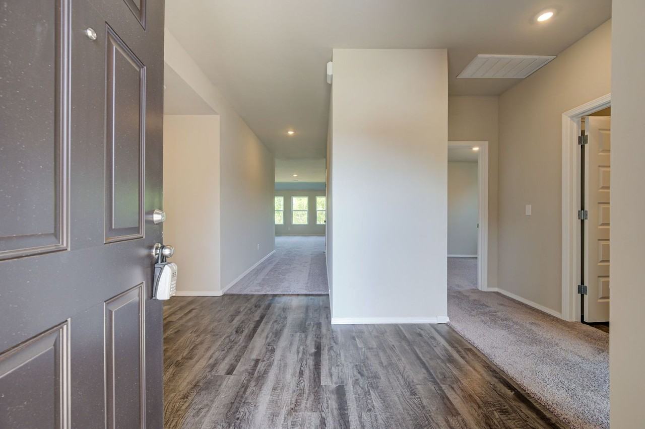 755 Foxtail Dr - Photo 4 of 43