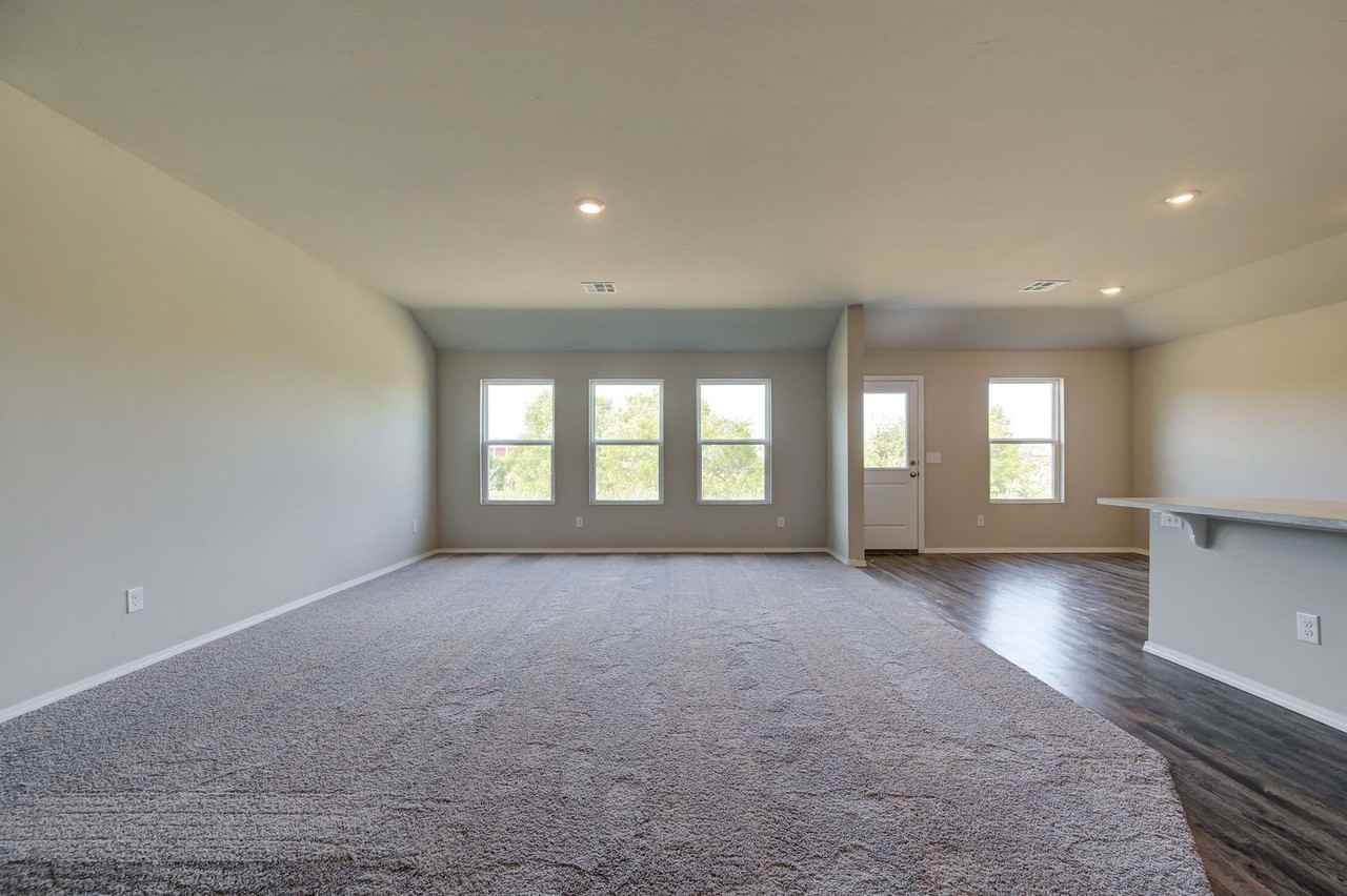 755 Foxtail Dr - Photo 6 of 43