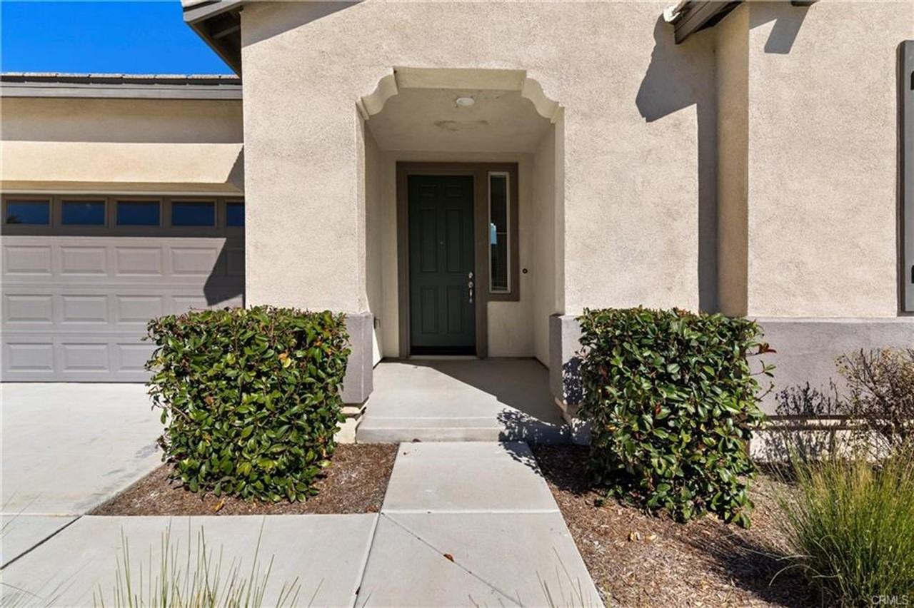 2112 Saratoga Dr - Photo 3 of 41