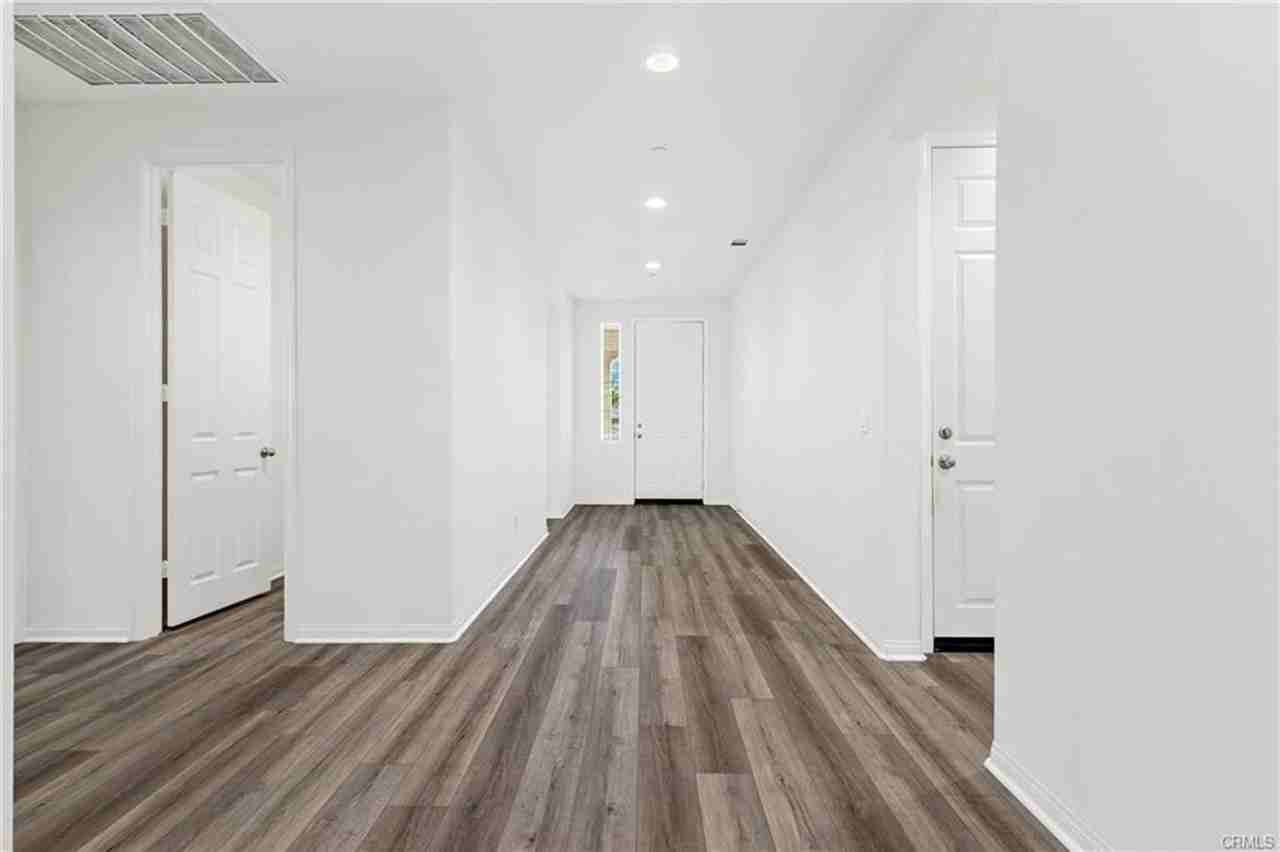 2112 Saratoga Dr - Photo 4 of 41