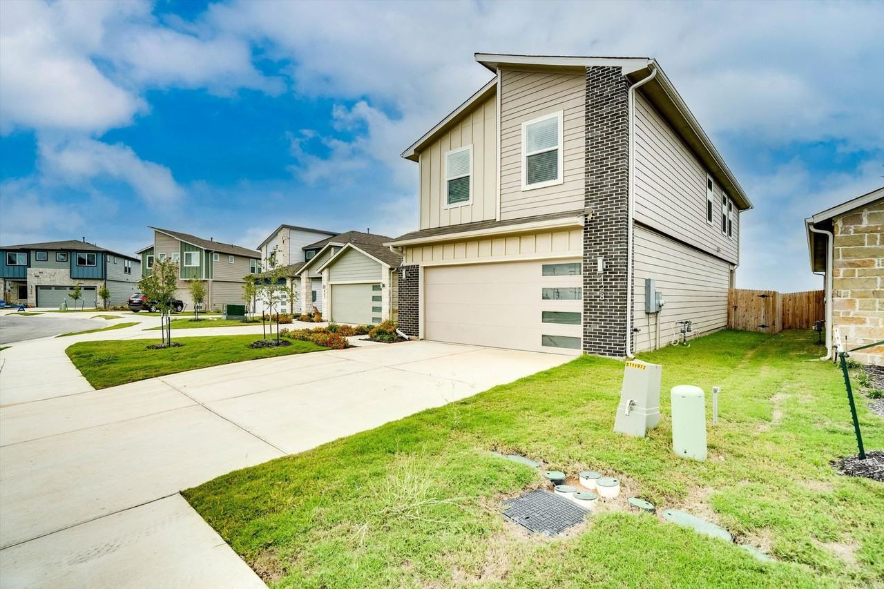 428 Millbrook Blvd - Photo 2 of 21