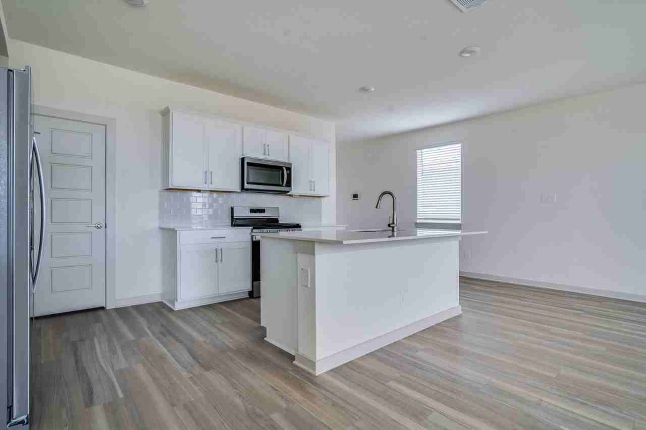 428 Millbrook Blvd - Photo 4 of 21