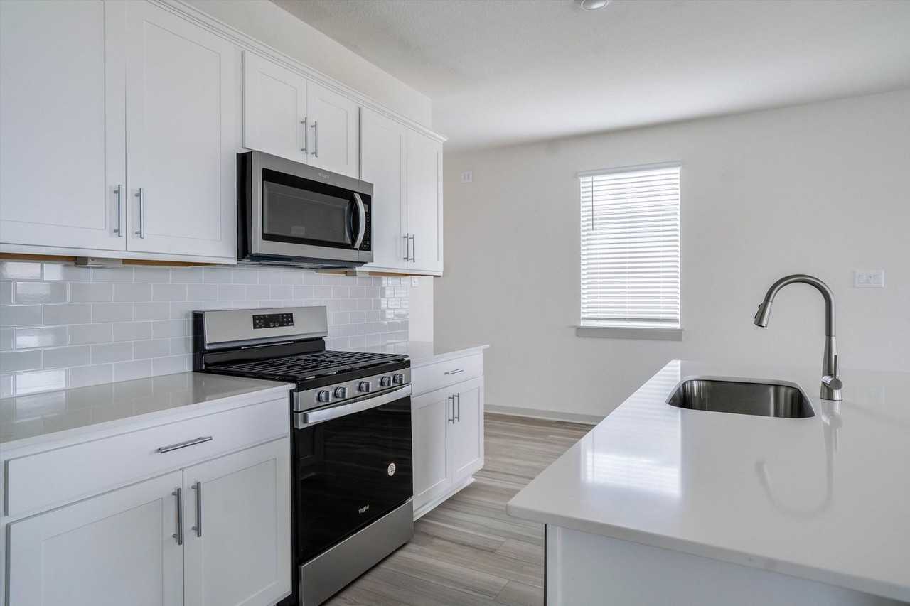 428 Millbrook Blvd - Photo 5 of 21