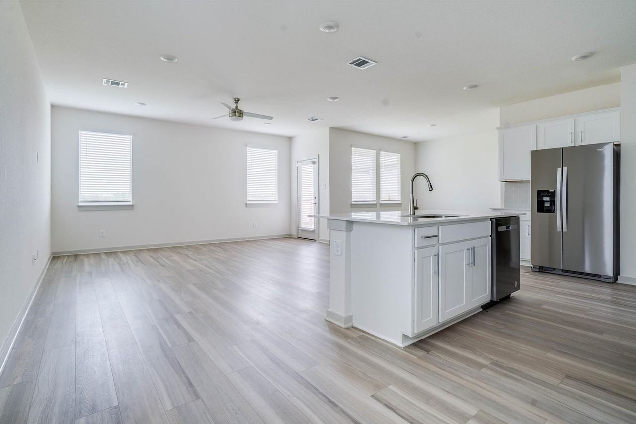 428 Millbrook Blvd - Photo 6 of 21