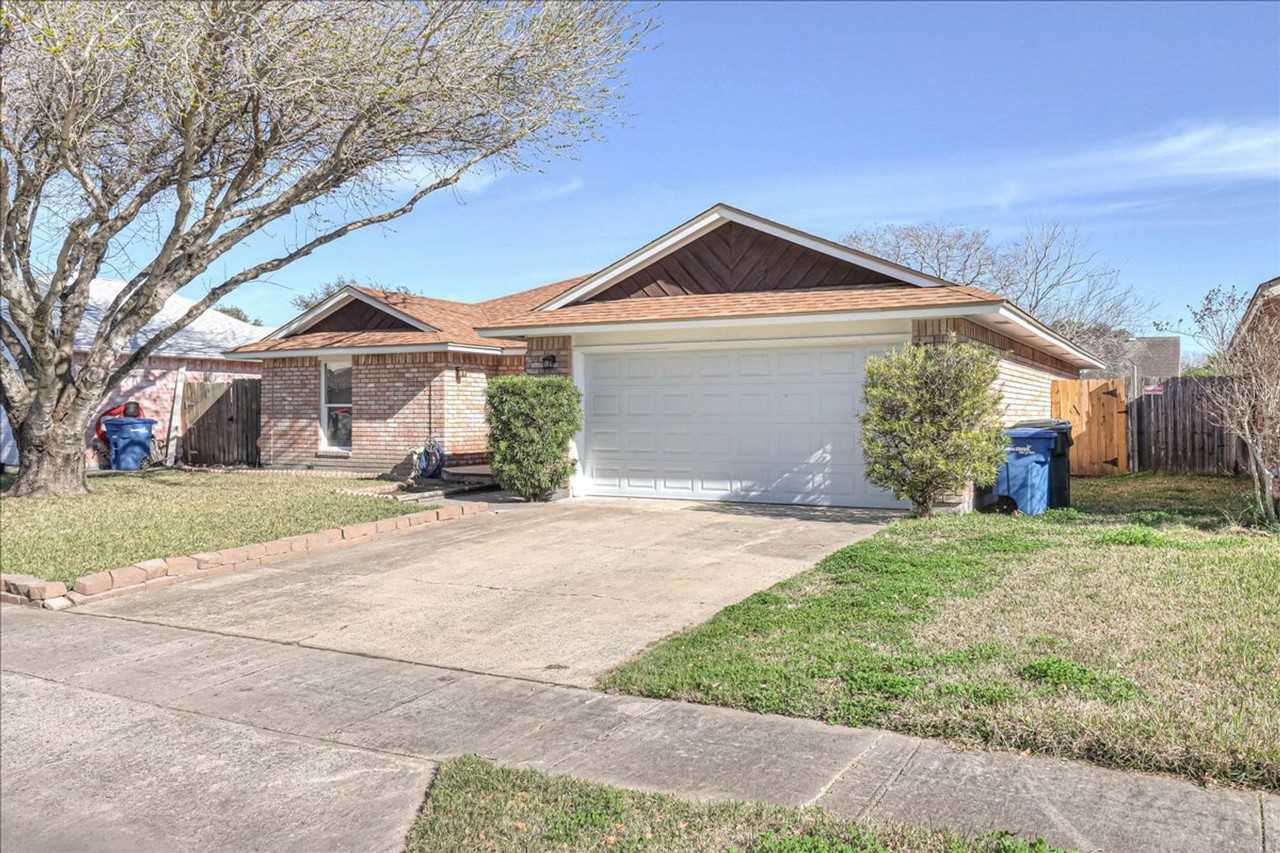 7314 Ottawa Cir - Photo 3 of 43