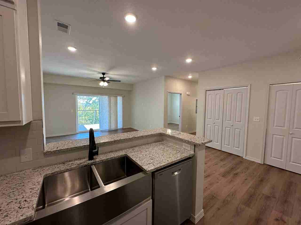 750 Windsor Ct #208 - Photo 4 of 12