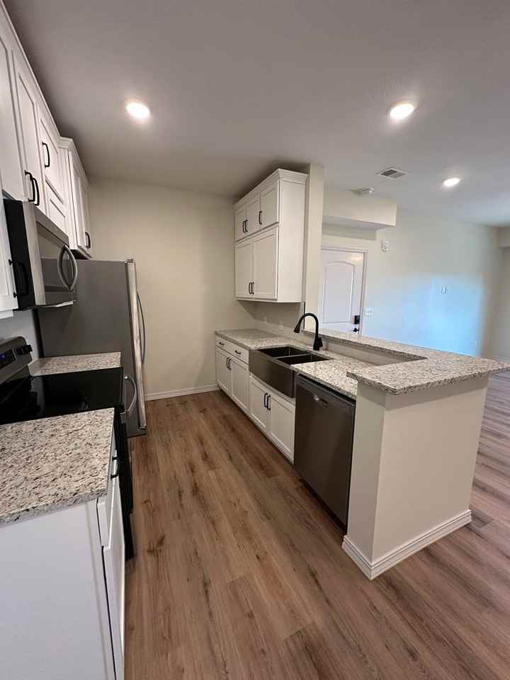 750 Windsor Ct #208 - Photo 6 of 12