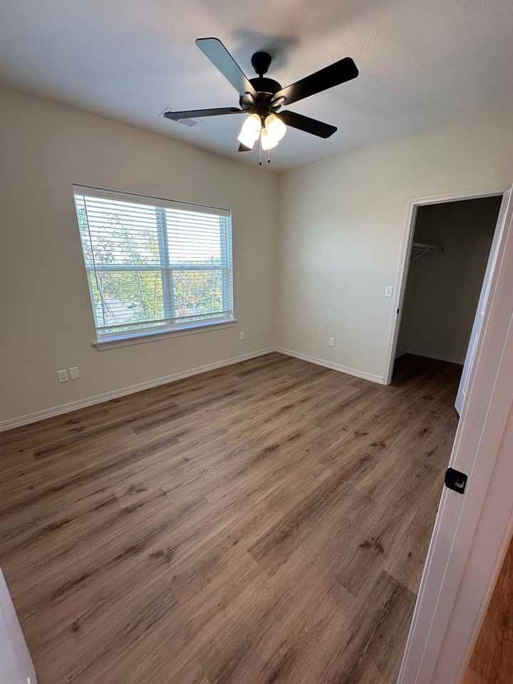 750 Windsor Ct #208 - Photo 7 of 12