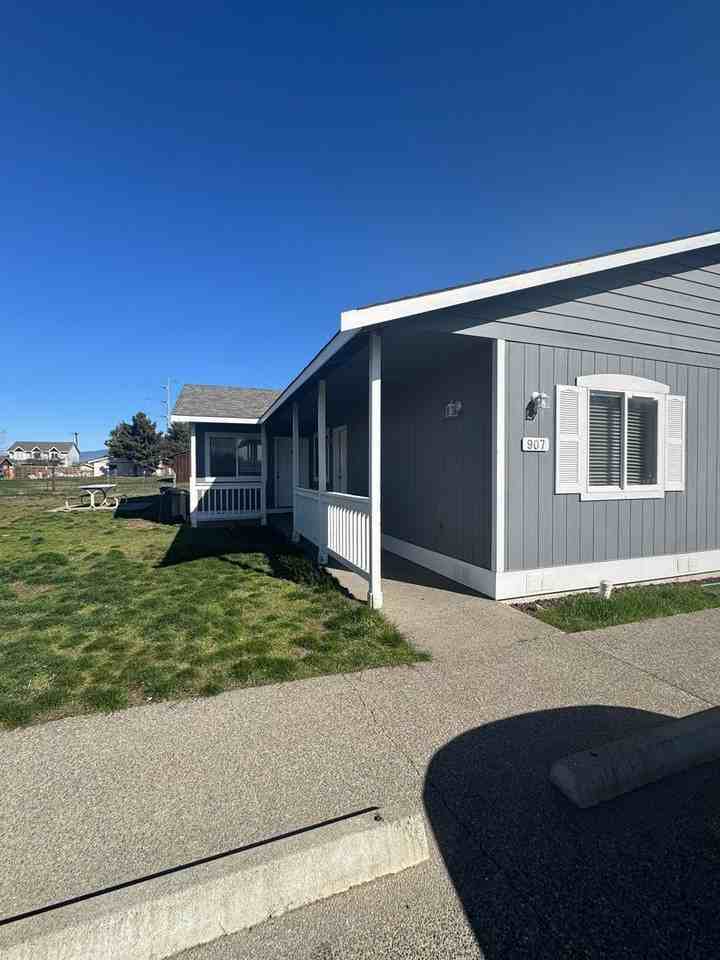 907 E White Birch Ave - Photo 2 of 15