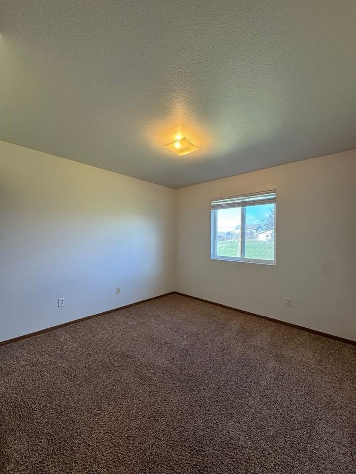 907 E White Birch Ave - Photo 7 of 15