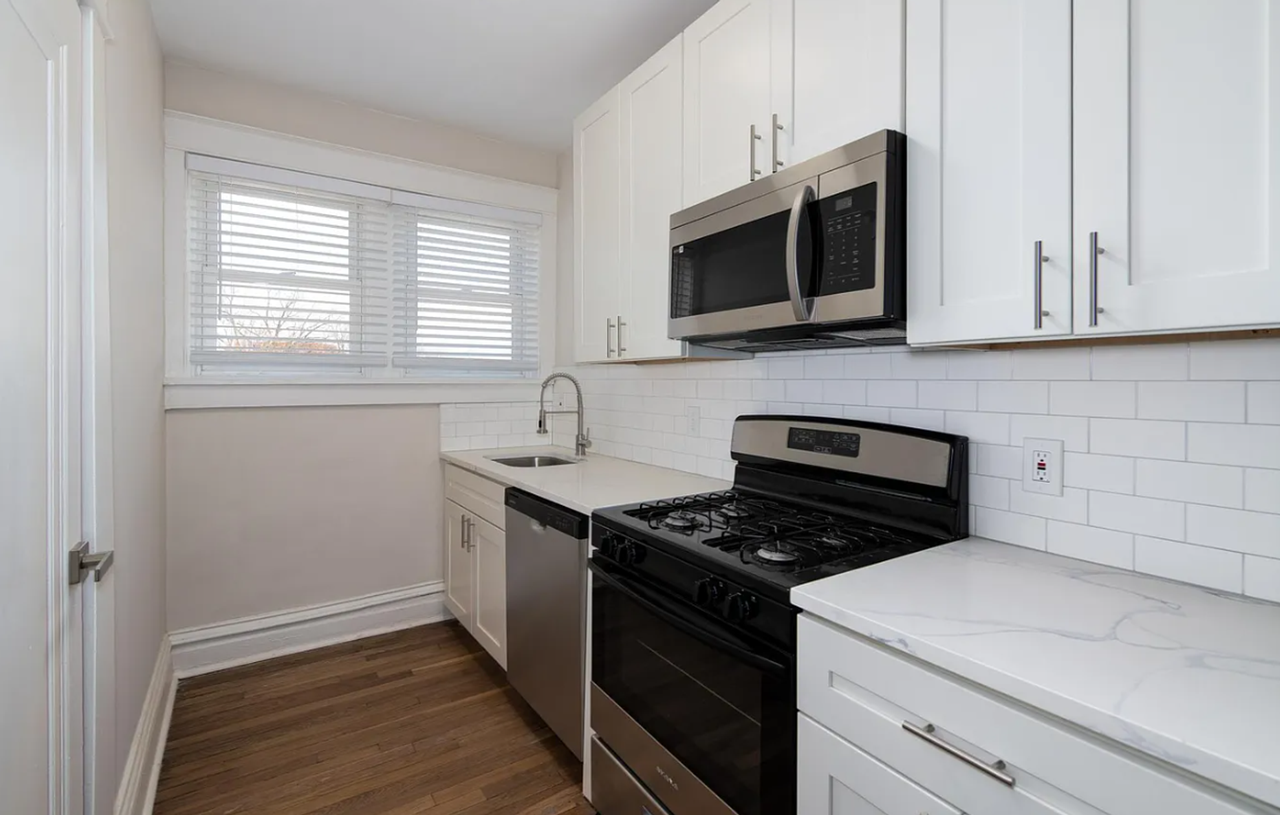 7389 Maple Ave - Photo 2 of 14