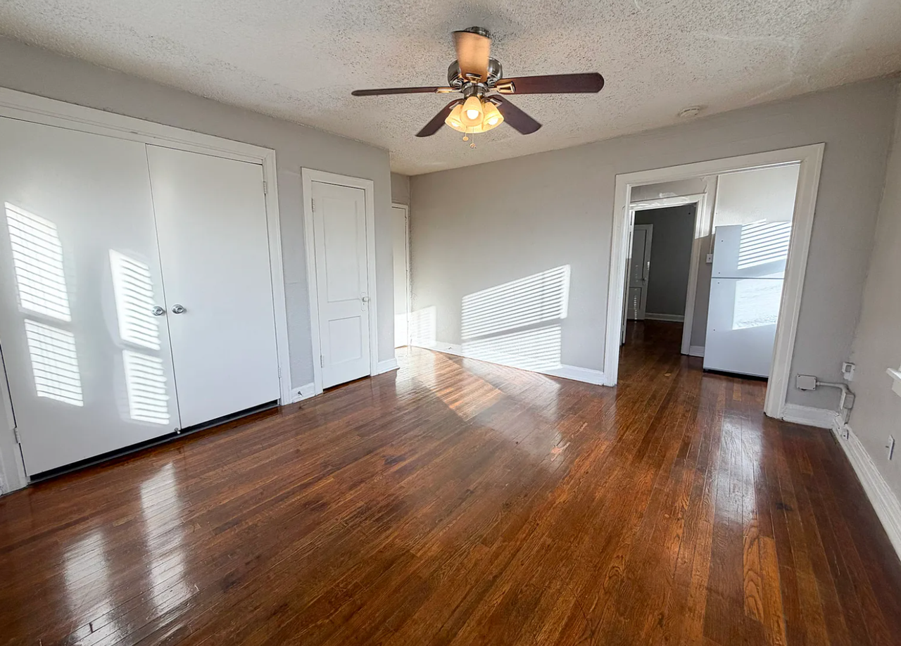 Brentwood Plaza KC - Photo 2 of 12