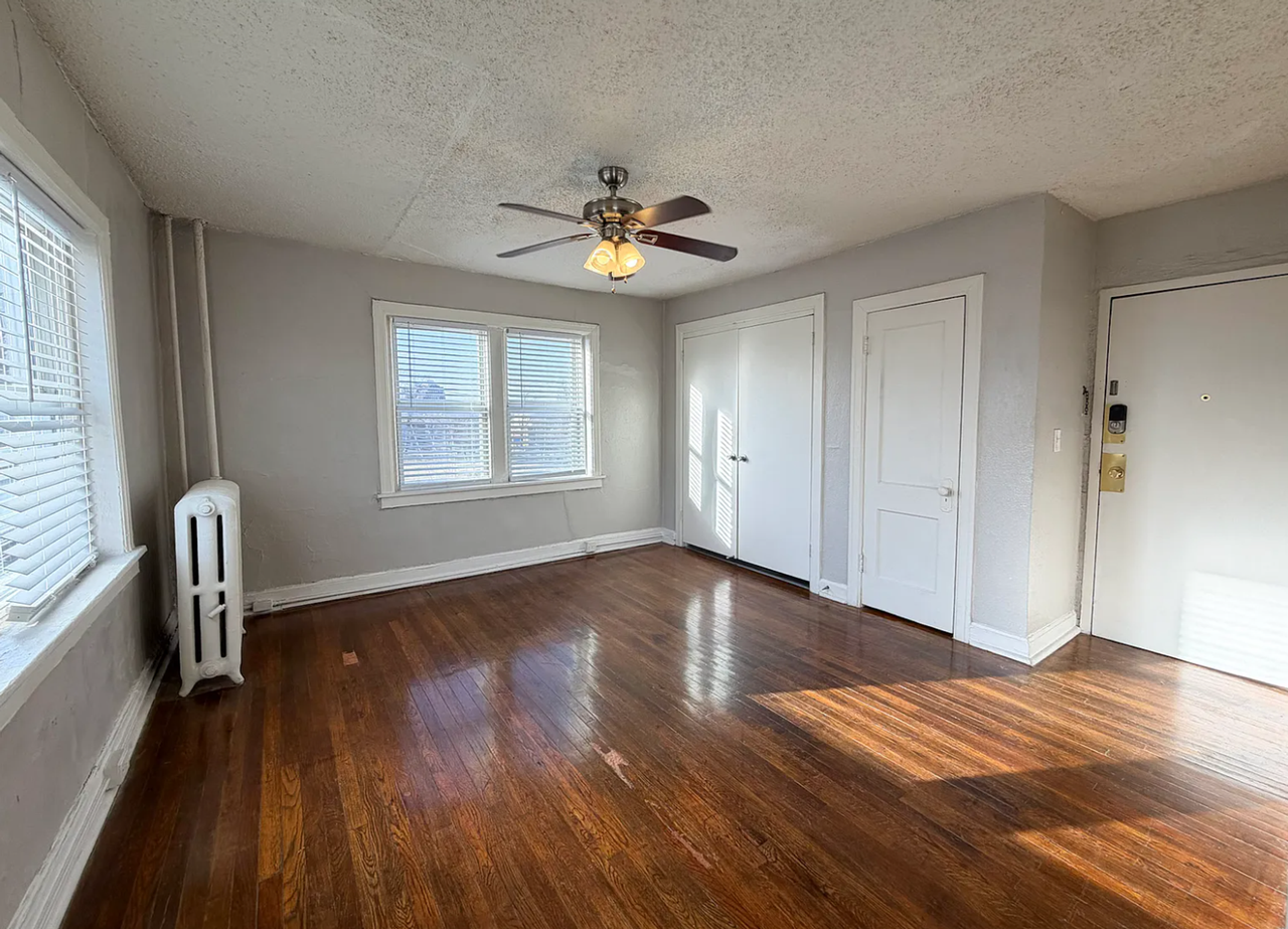 Brentwood Plaza KC - Photo 3 of 12