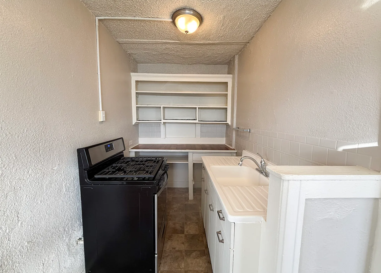 Brentwood Plaza KC - Photo 5 of 12