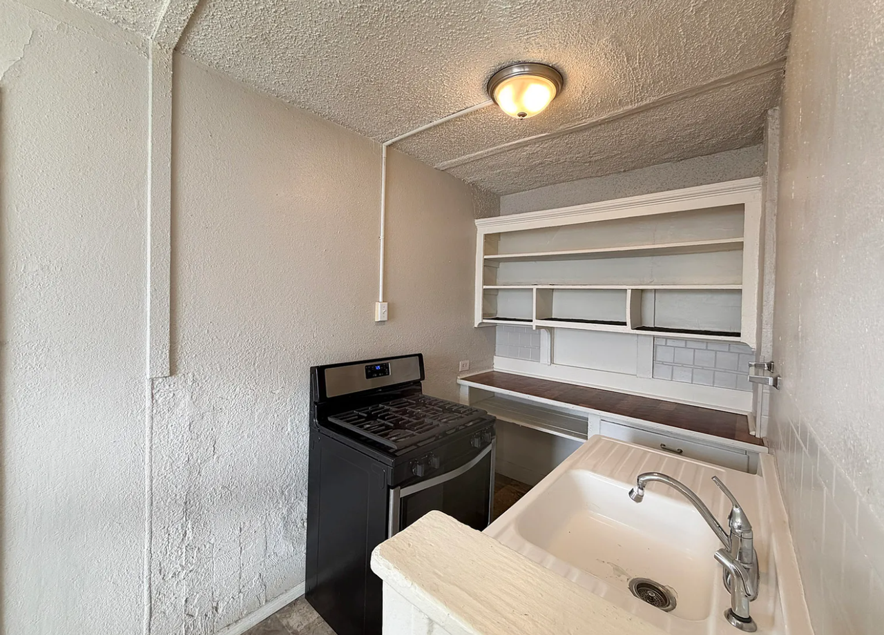 Brentwood Plaza KC - Photo 6 of 12