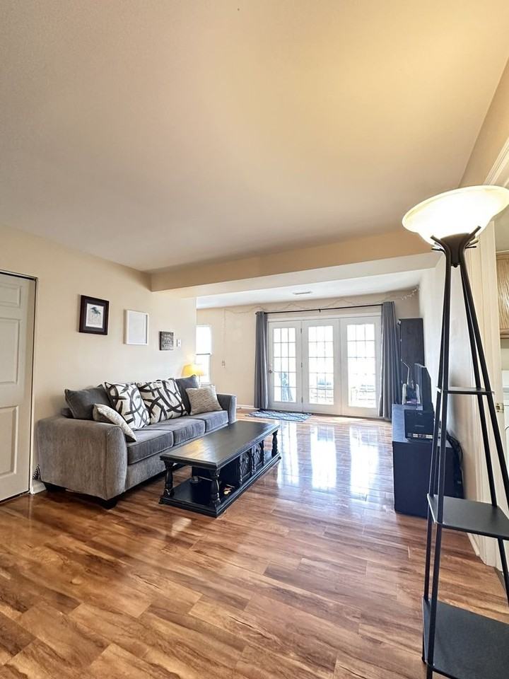 1272 Villa Ln - Photo 4 of 16