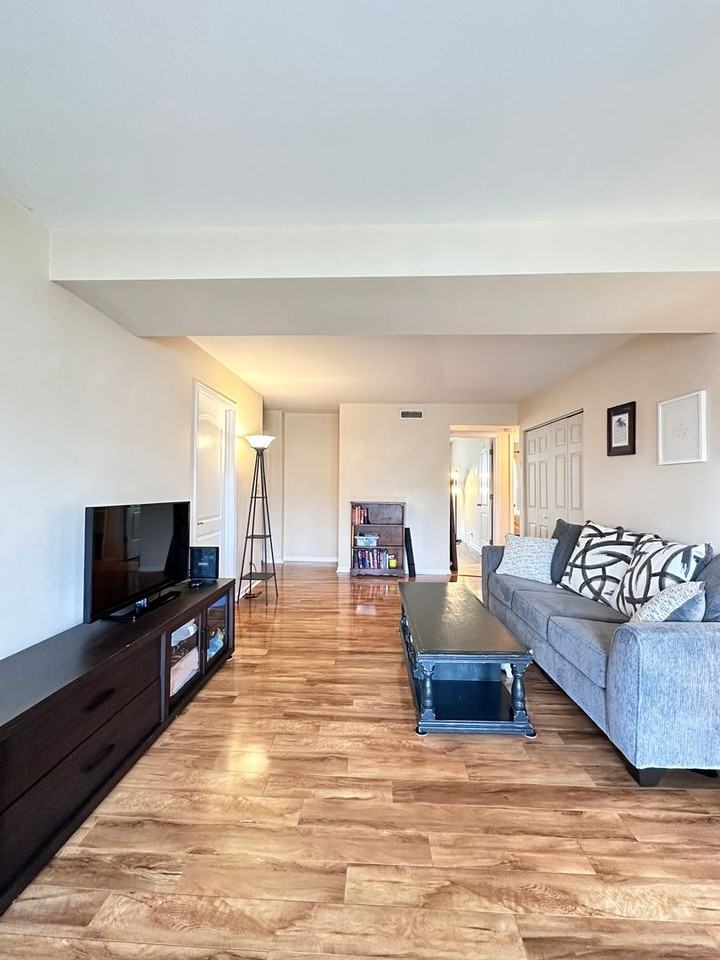 1272 Villa Ln - Photo 5 of 16