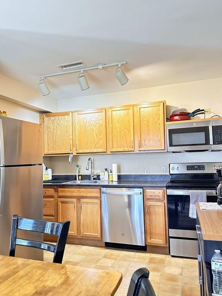 1272 Villa Ln - Photo 6 of 16