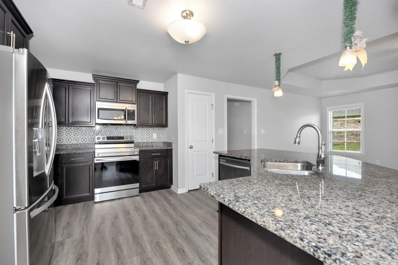 22637 Quarry Rd - Photo 3 of 29