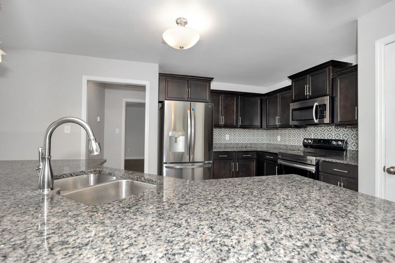 22637 Quarry Rd - Photo 4 of 29