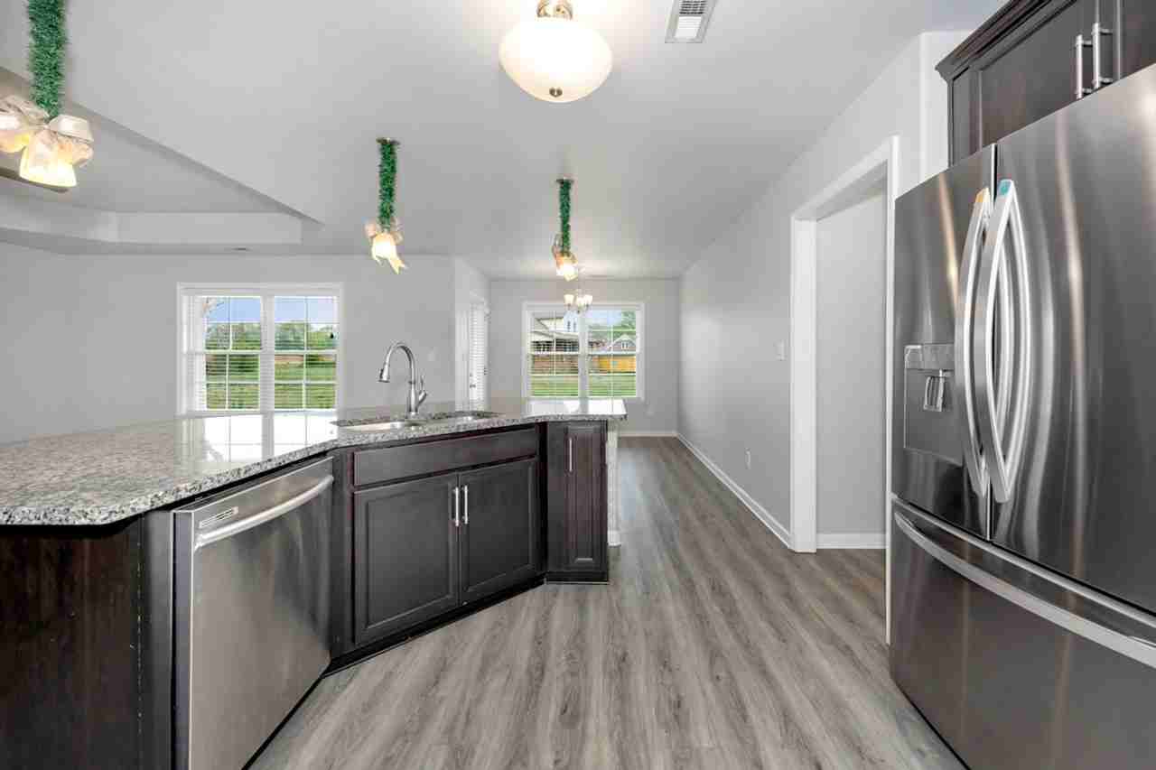 22637 Quarry Rd - Photo 5 of 29