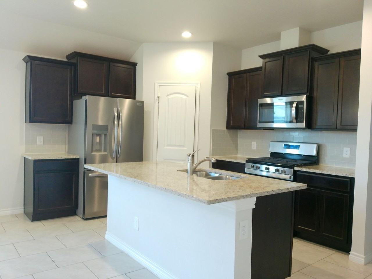 7701 Lariat Toss Dr - Photo 3 of 19