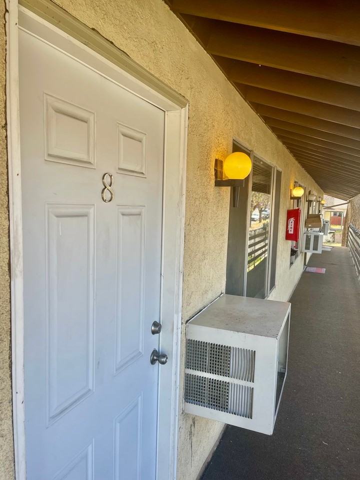 1502 Pine St - Photo 2 of 10