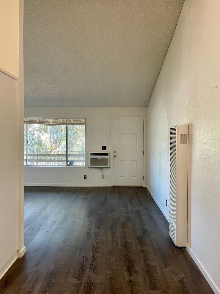 1502 Pine St - Photo 3 of 10