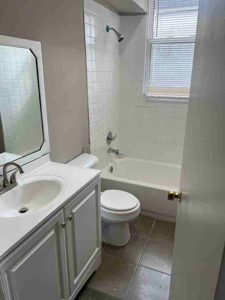 3643 West Eighth Street - Photo 7 of 23