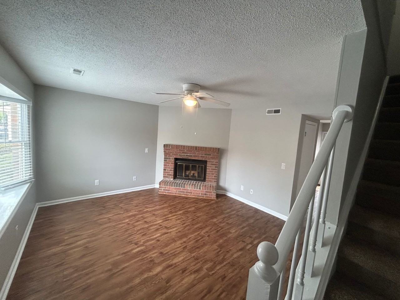 940 Glenn St - Photo 4 of 29