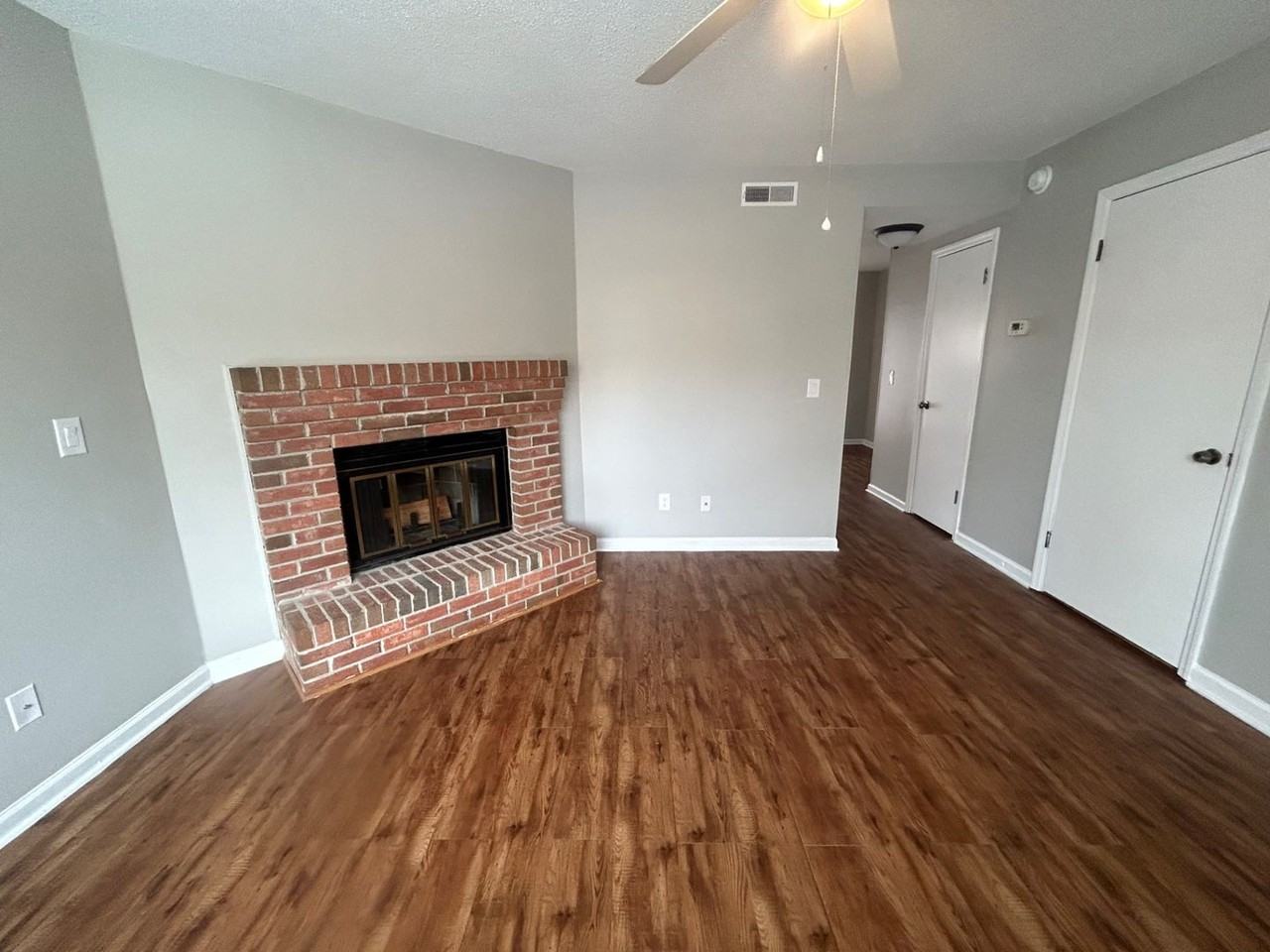 940 Glenn St - Photo 5 of 29