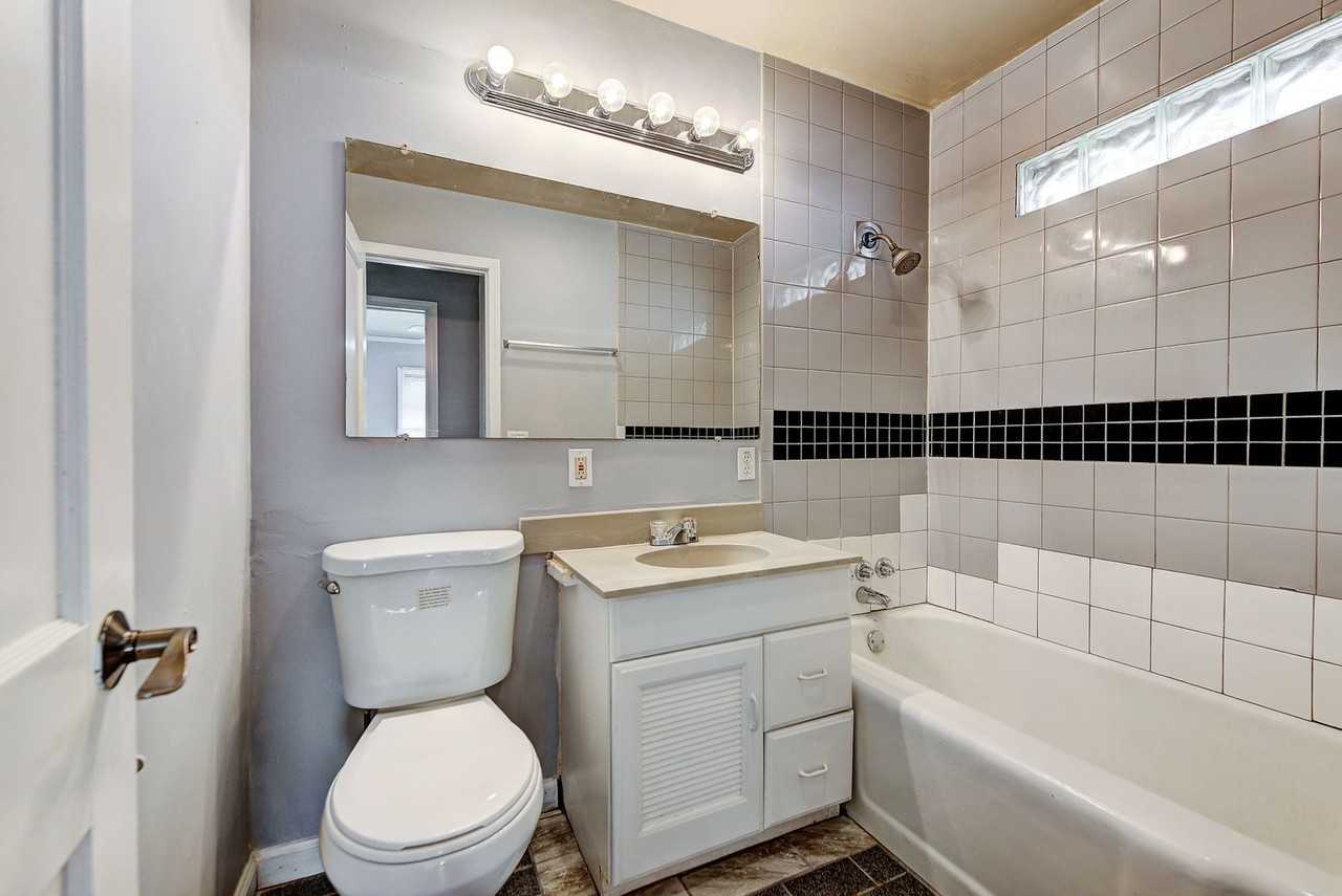 2144 Pearson Dr - Photo 2 of 40