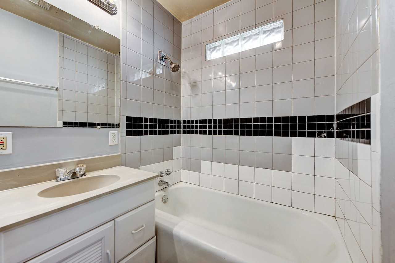 2144 Pearson Dr - Photo 3 of 40