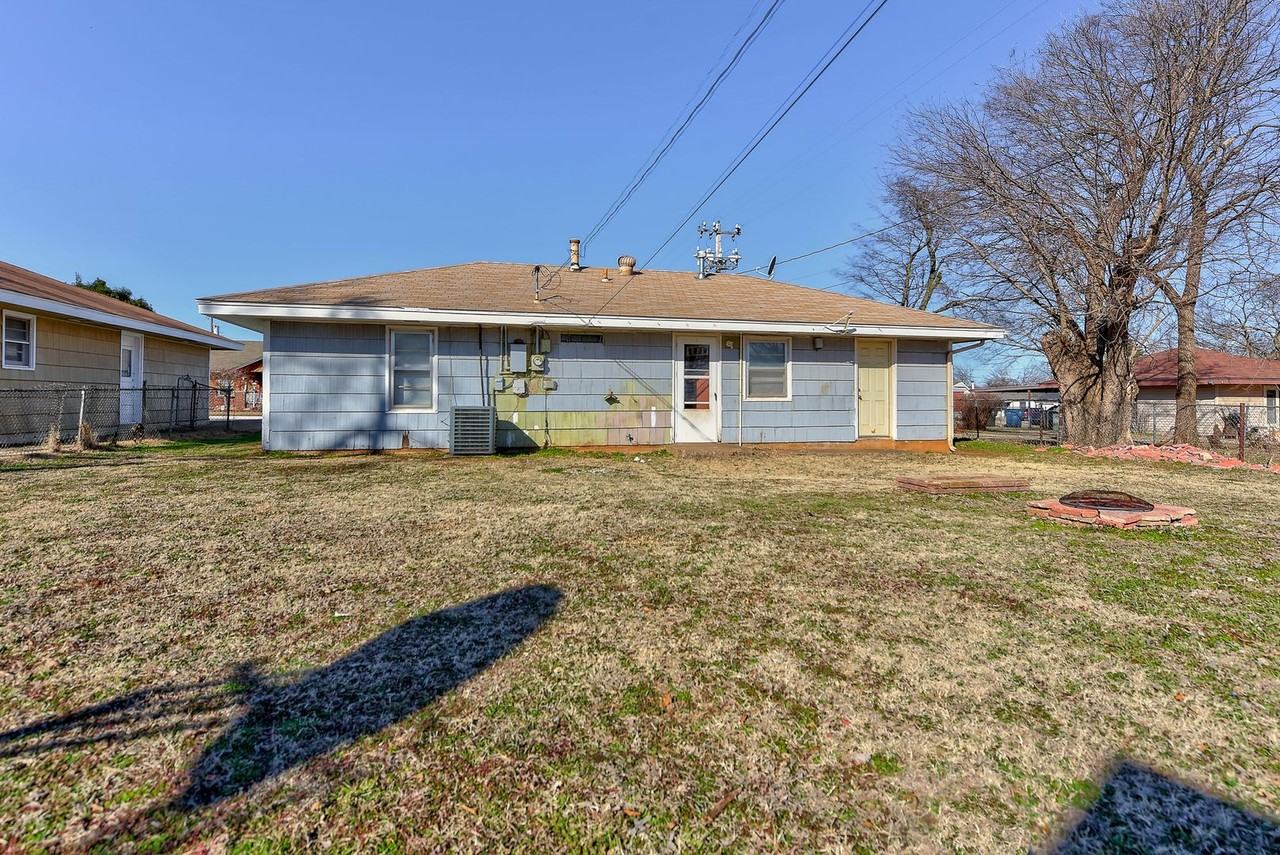 2144 Pearson Dr - Photo 7 of 40