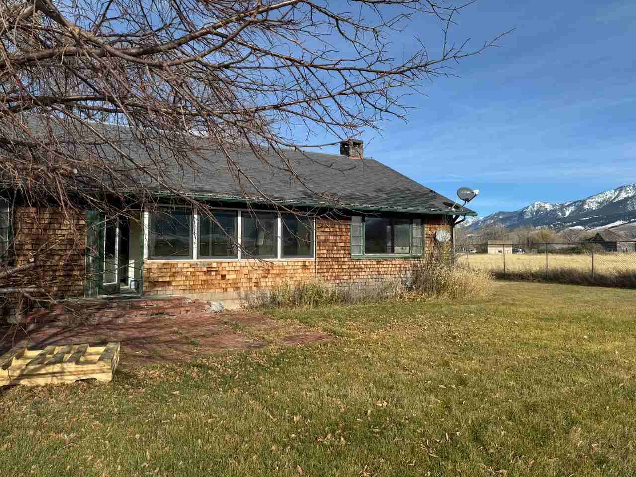 62 62 Clark Lane - Photo 2 of 20