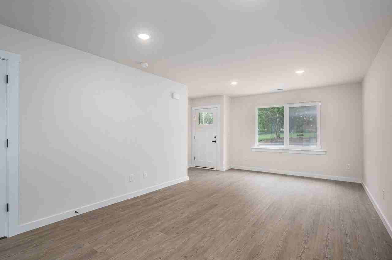 Modern Duplex Unit for Rent - Photo 3 of 13