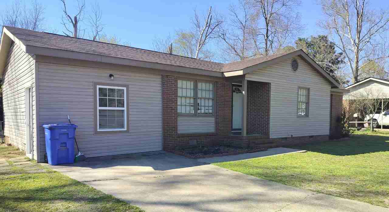 1122 Barwin Dr - Photo 2 of 4