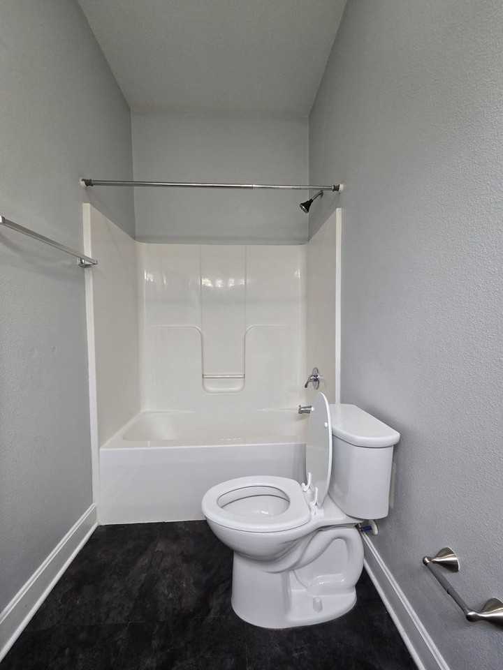 302 W Commercial St #206F - Photo 6 of 10