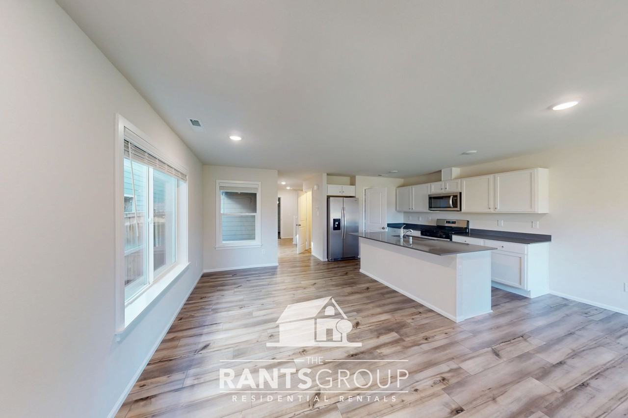 2614 Mayes Rd Se - Photo 7 of 36