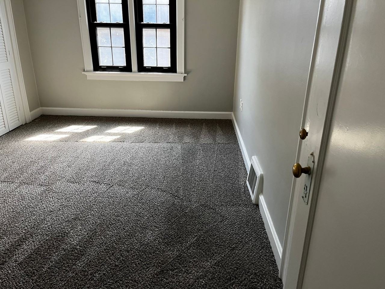 751 S Saint James Blvd - Photo 3 of 9