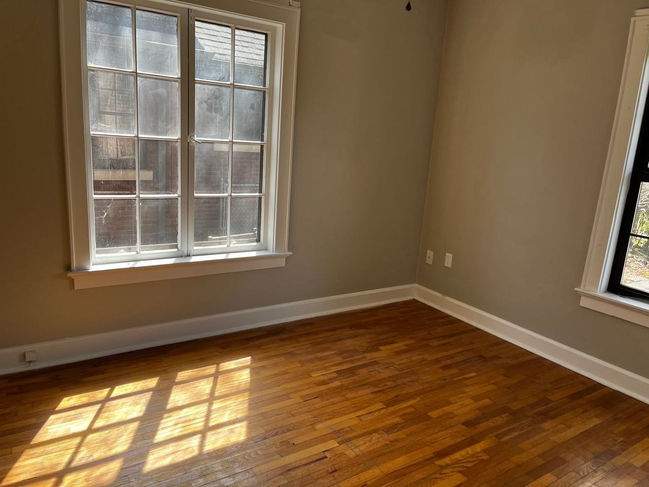 751 S Saint James Blvd - Photo 4 of 9