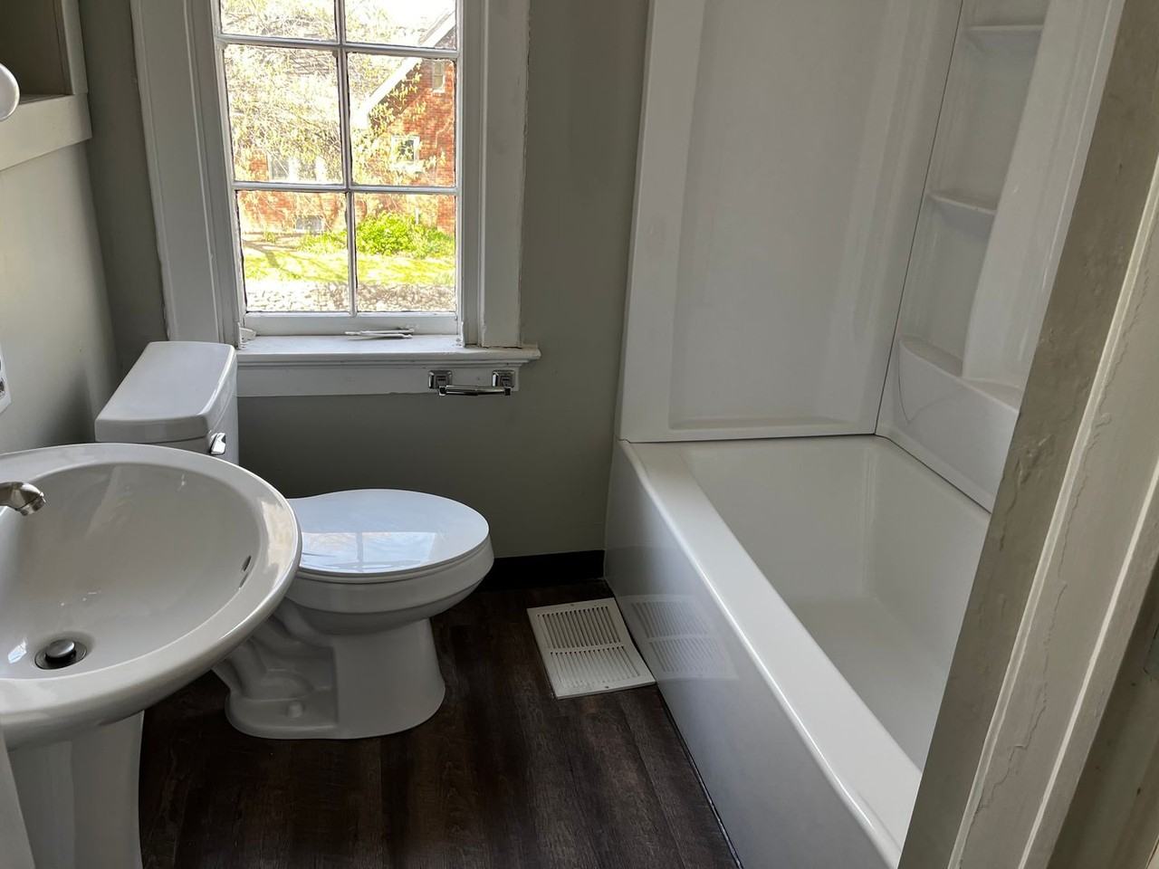 751 S Saint James Blvd - Photo 5 of 9